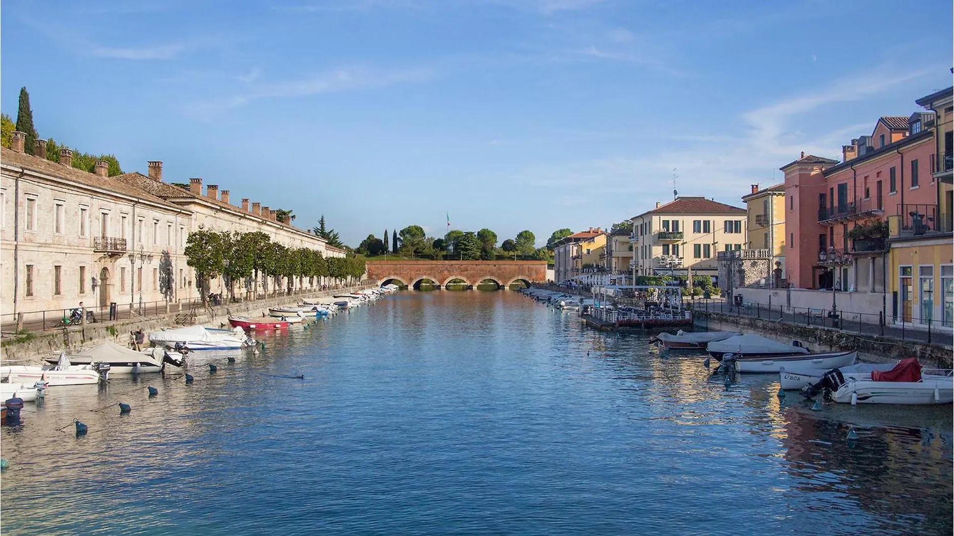 Trilo Superior Apartment Peschiera del Garda Italy